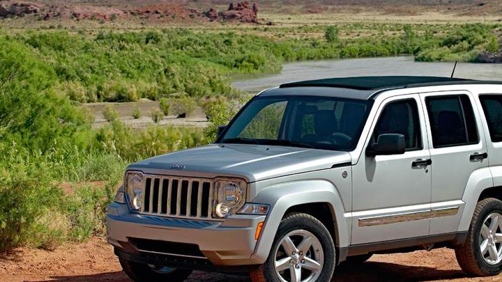 2008 Jeep Liberty Limited In Silver Side Pose